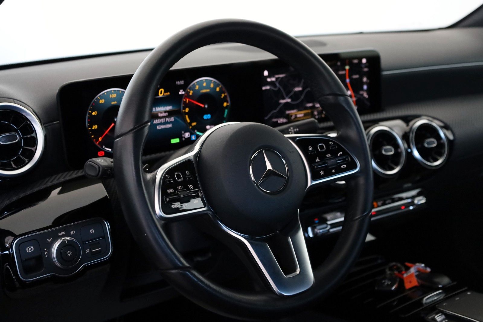 Fahrzeugabbildung Mercedes-Benz A 250 e Style Limo., T.Leder, Navi, LED, Kamera