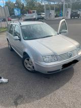 Volkswagen VW Bora Variant 1.6 - Volkswagen Bora mit Benzin-Antrieb: Kombi, 1.6