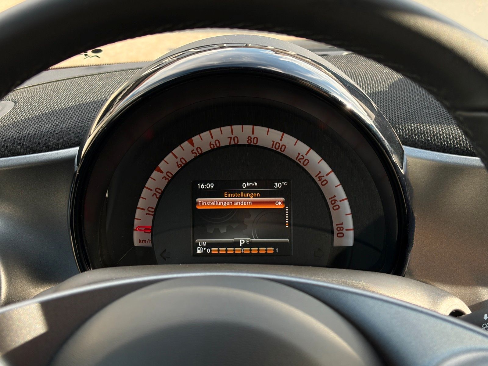 Fahrzeugabbildung Smart ForFour Passion 1.0 Autom. SHZ LIMIT PDC BT USB