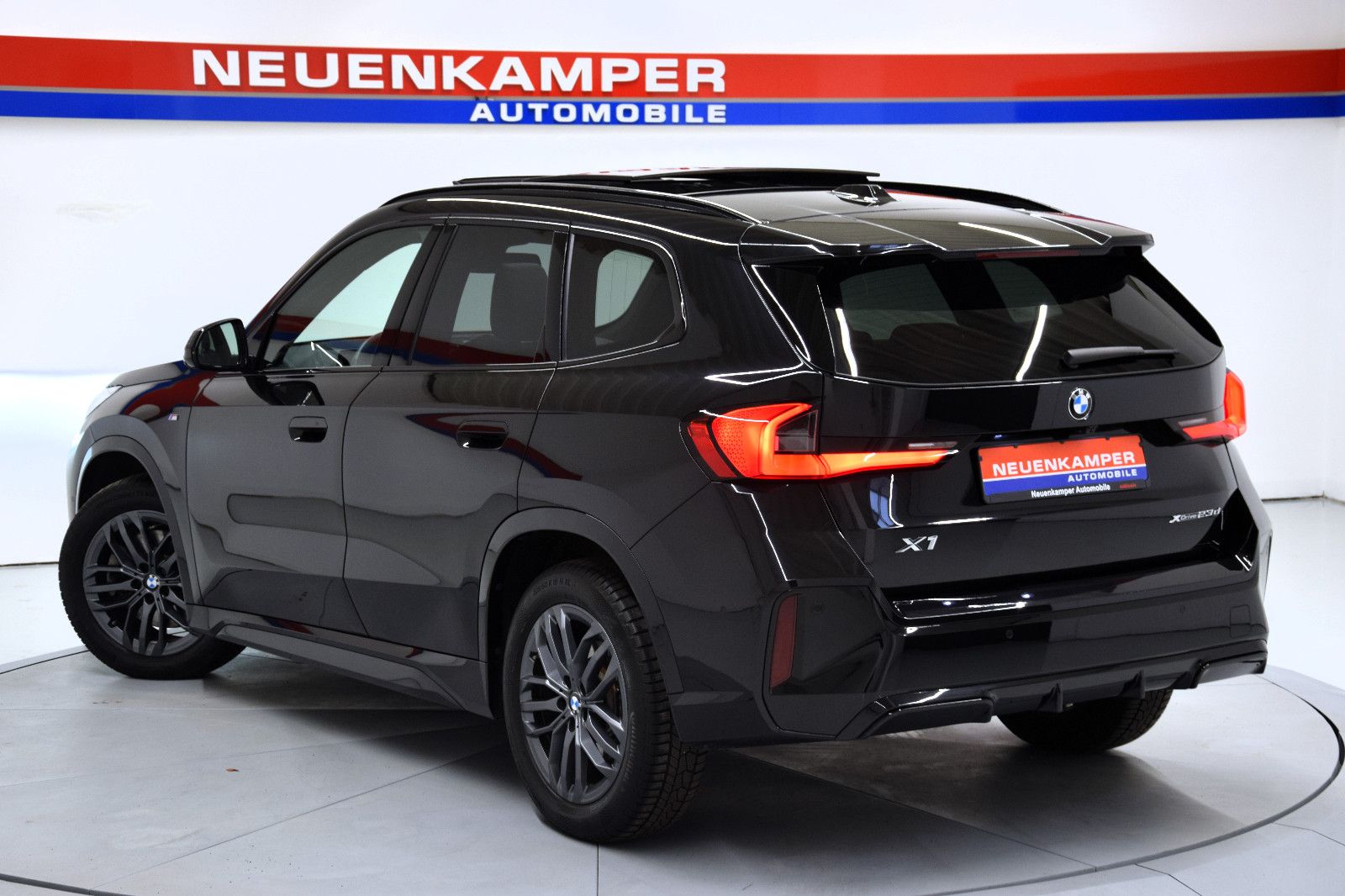 Fahrzeugabbildung BMW X1 23d xDrive M Sport Pano HuD AHK h/k Memory