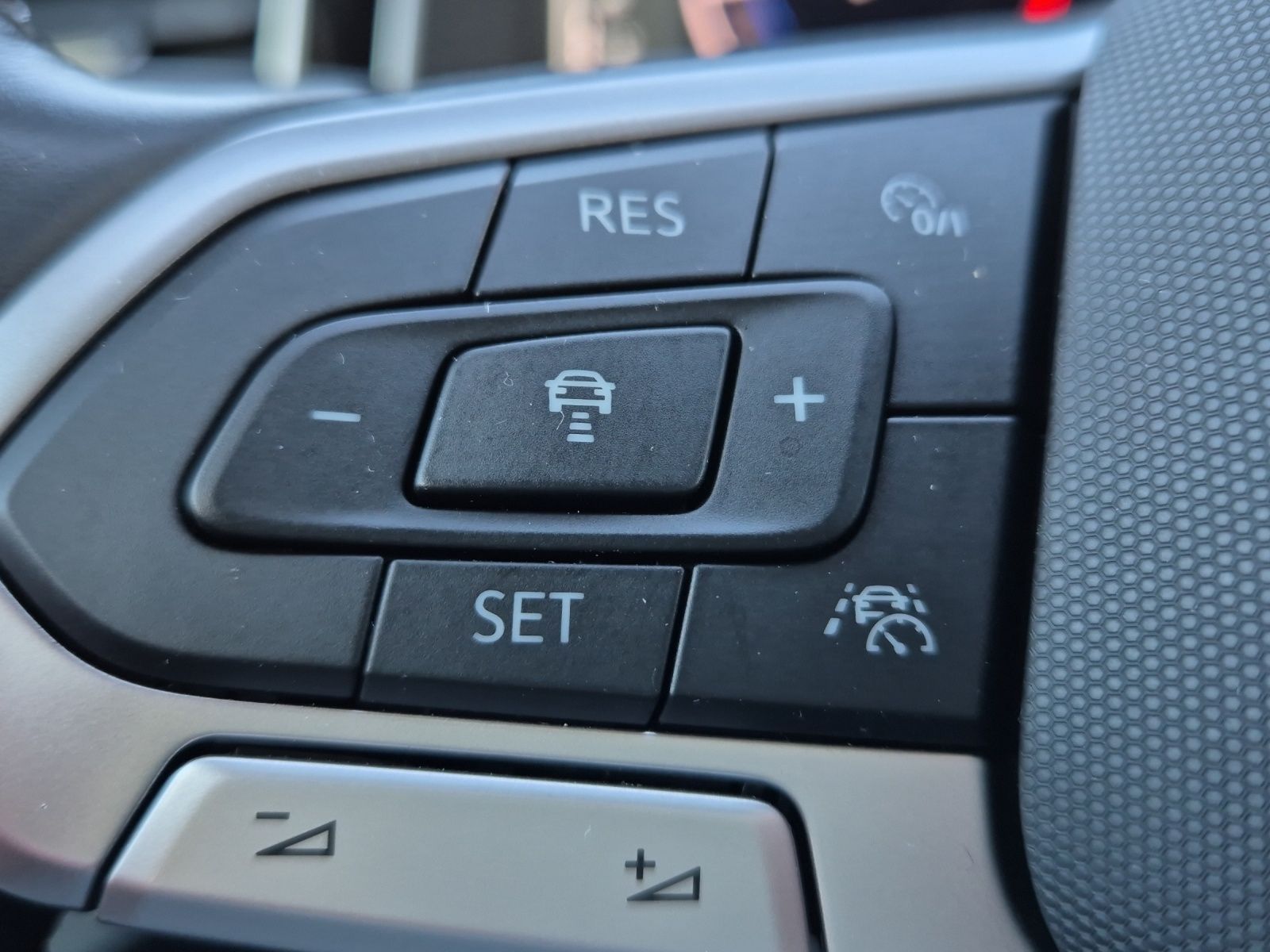 Fahrzeugabbildung Volkswagen Taigo 1.0 TSI Style DSG Matrix RFK SHZ ACC APP