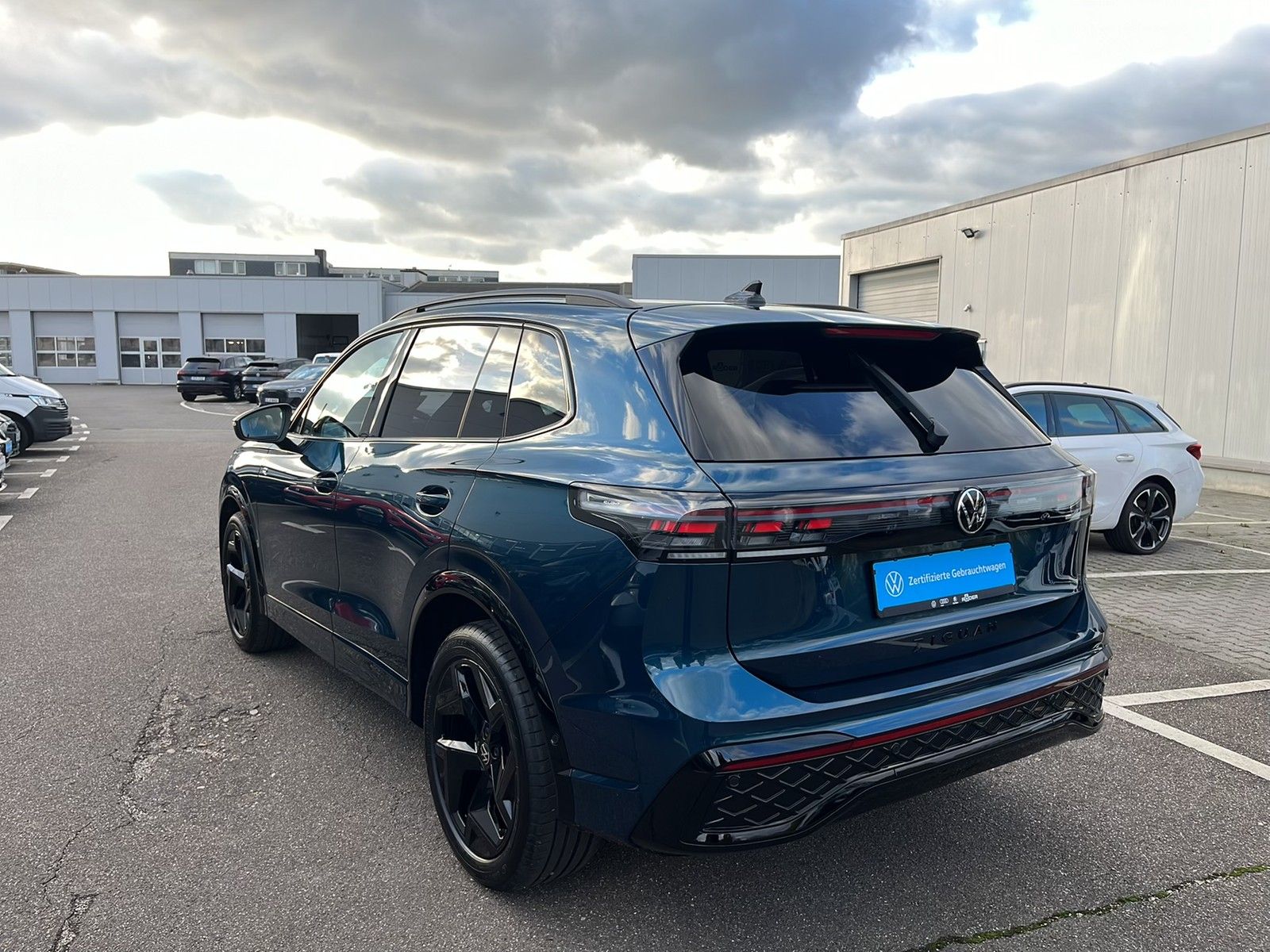Volkswagen Tiguan III 2.0 TDI R-Line Matrix Pano AHK 360° foto 2