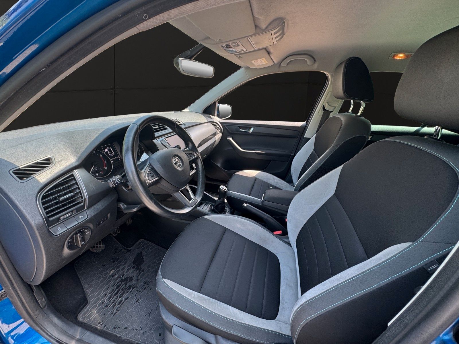 Fahrzeugabbildung SKODA Fabia Joy/NAVI/SHZ/2xPDC/Service Neu !/