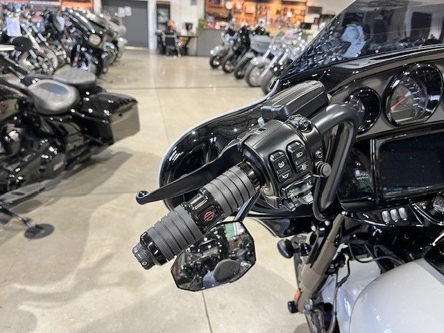 Fahrzeugabbildung Harley-Davidson CVO Milwaukee-Eight 117 mit einigen Umbauten