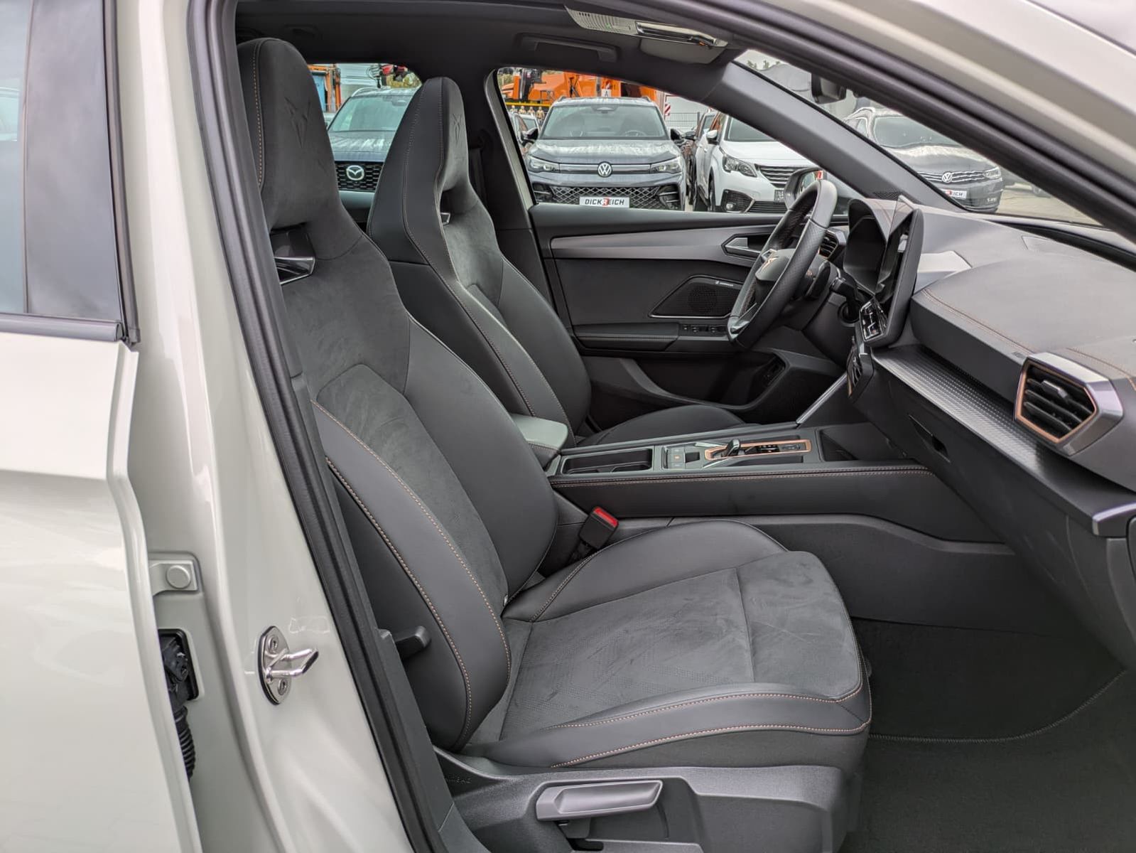 Fahrzeugabbildung CUPRA Leon 2.0 TSI VZ 4x4 PANO*MATRIX*AHK*SENNH.*DINAM