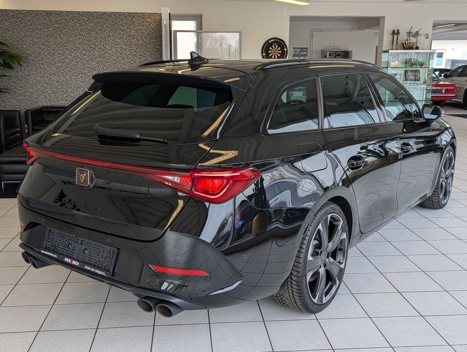 Fahrzeugabbildung CUPRA Leon 2.0 TSI VZ 4Drive Vision+ Matrix Pano ACC