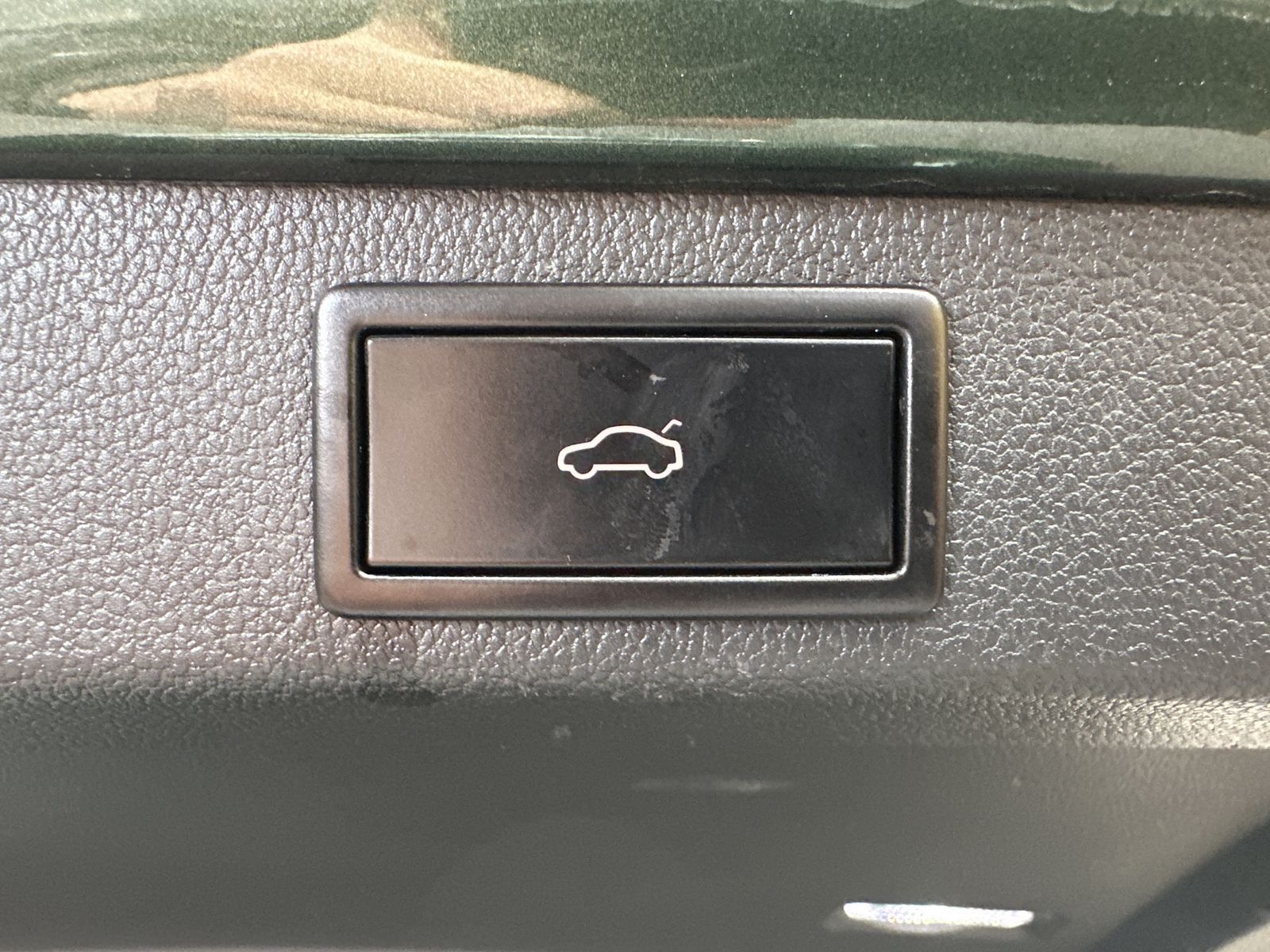 Fahrzeugabbildung SKODA Superb Combi 1.4 TSI iV DSG L&K NAV+MATRIX+VCOCK