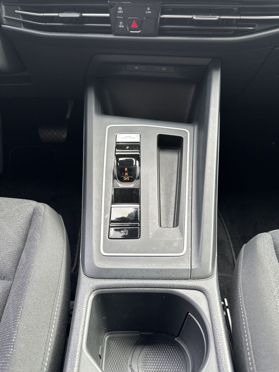 Fahrzeugabbildung Volkswagen Golf 2.0 TDI DSG Life NAV+LED+ACC+CARPLAY+1HD+VC