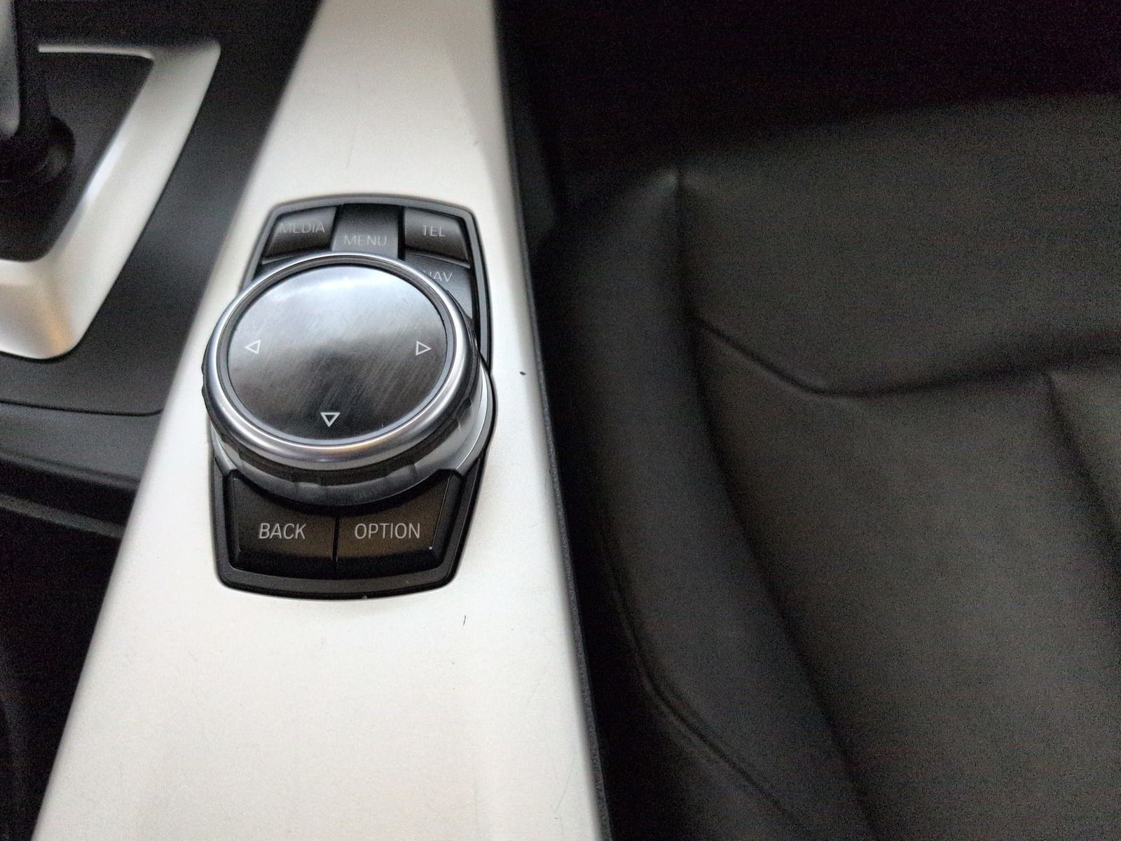 Fahrzeugabbildung BMW 320 d Touring xDrive * Leder * Bi- Xenon