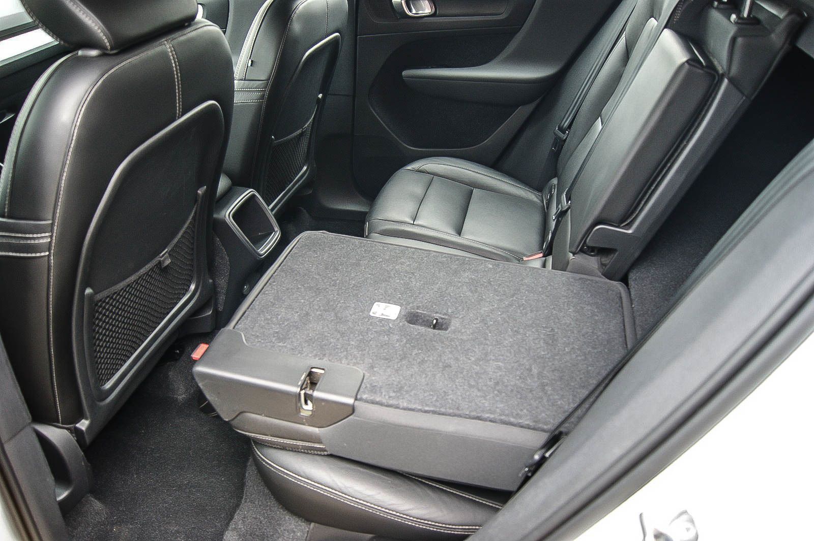 Volvo XC40 D4 Momentum Pro AWD 4x4 LEDER ANHZV PRO-PAK foto 17