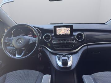 Mercedes V 220 - 12