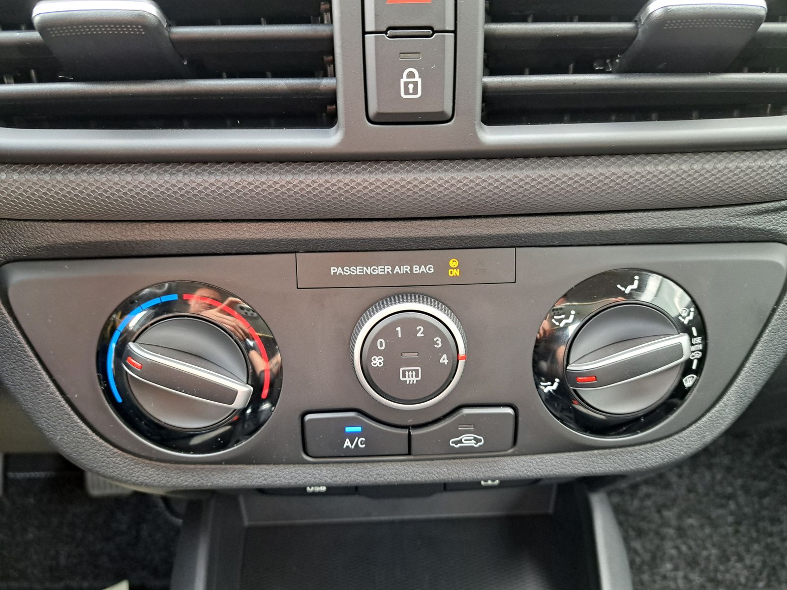 Fahrzeugabbildung Hyundai i10 1.0 MODELL 2025 NAVI WINTERPAKET KAMERA DAB