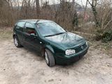 Volkswagen VW Golf IV - Volkswagen Golf aus 2000: Iv