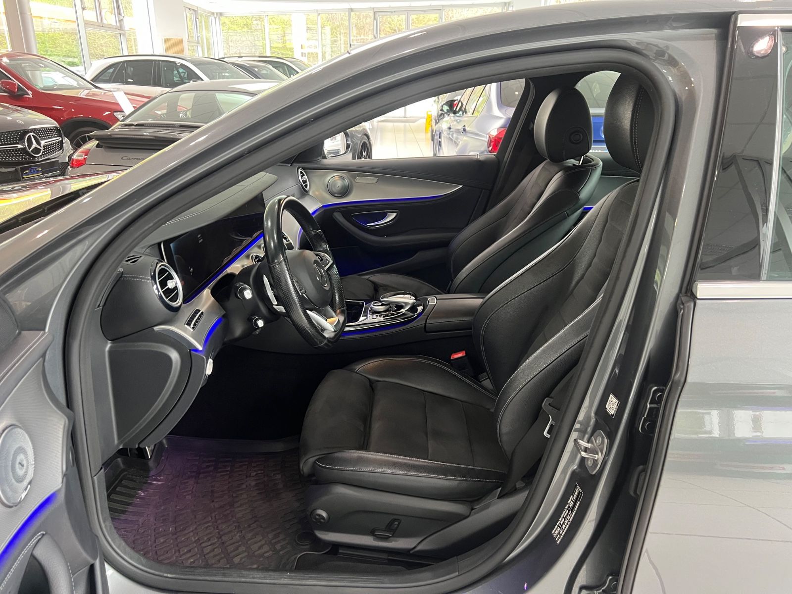 Fahrzeugabbildung Mercedes-Benz E 350 AMG LINE * Widescreen * Ahk *