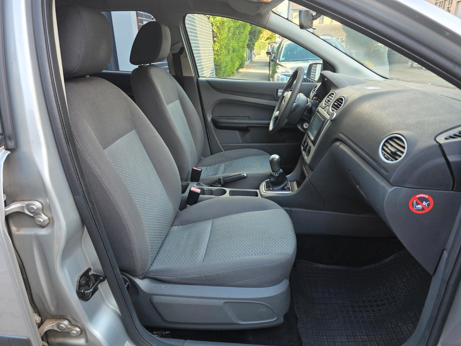 Ford Focus 2006 — photo 8