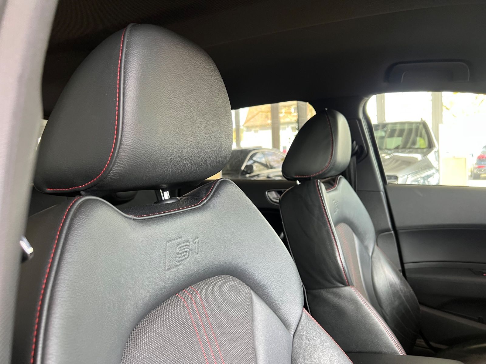 Fahrzeugabbildung Audi S1 Sportback 2.0 TFSI quattro *BI-COLOUR*