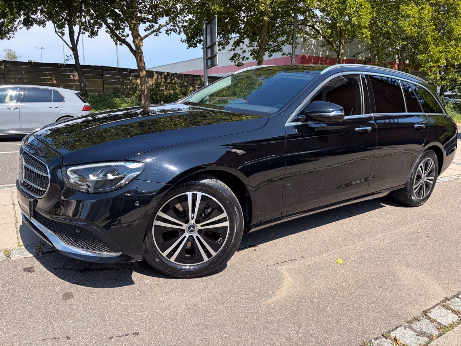 Mercedes-Benz E 220 d 4Matic/KAMERA360*/KEYLESS/ASISS/AHK/ACC