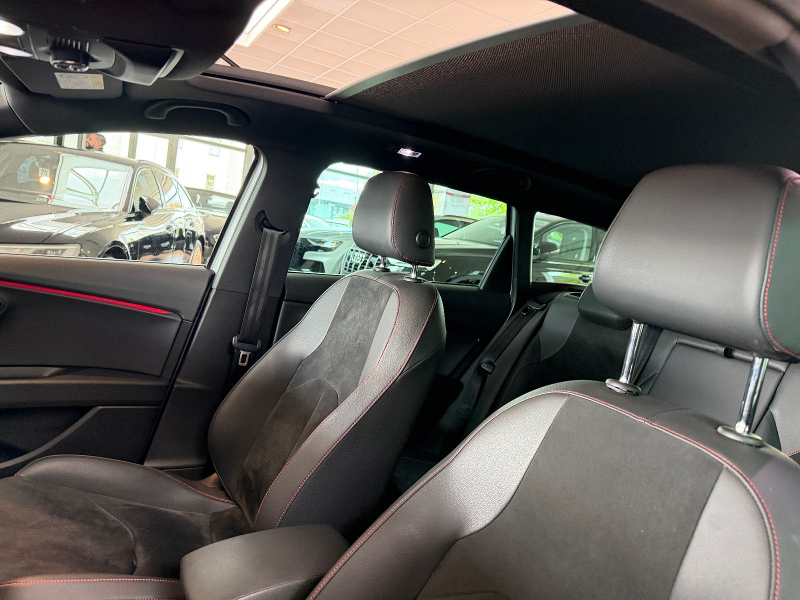 Fahrzeugabbildung SEAT Leon ST FR//ACC/LED/PANORAMA/APPLE-CAR/KAMERA