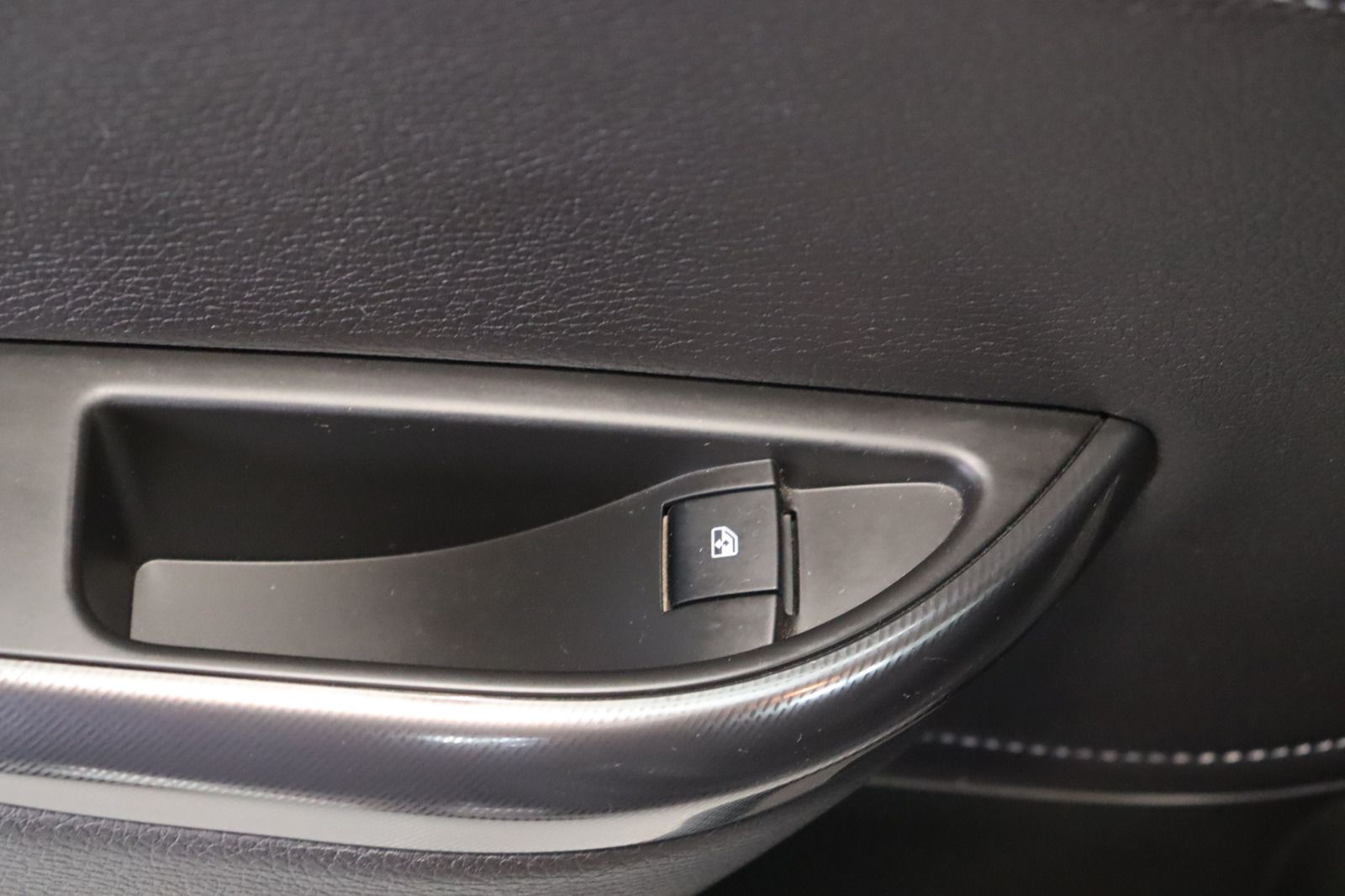 Fahrzeugabbildung Opel Astra J 1.6 Turbo Innovation * 1. Hd. * wenig Km