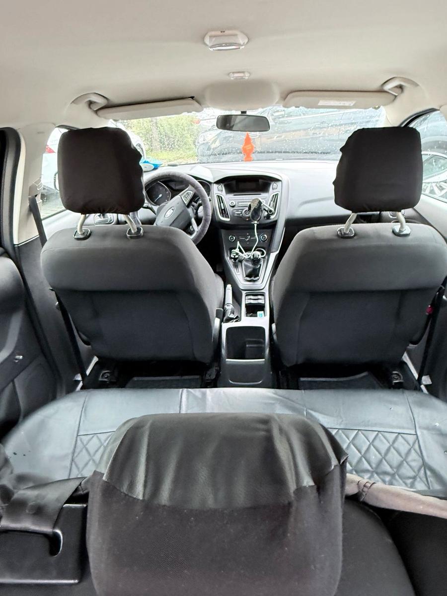 Ford Focus 2015 — photo 10