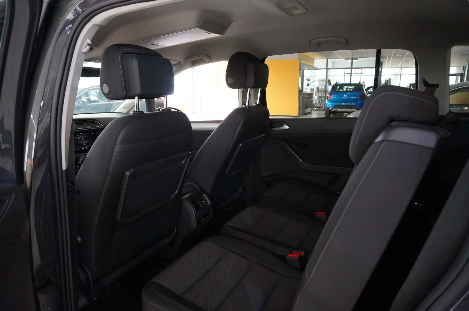 Fahrzeugabbildung Volkswagen Touran 1.6 TDI COMFORTLINE 7-SITZER ACC/SHZ/AHK