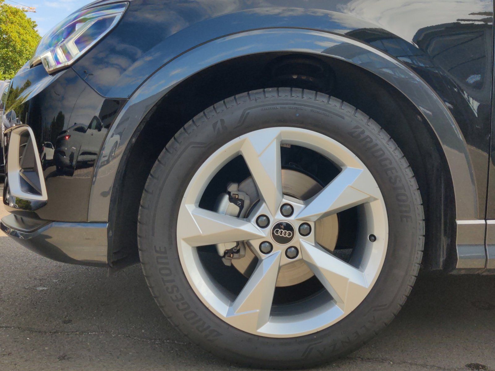 Fahrzeugabbildung Audi Q3 35 1.5 TFSI advanced AHK,LED,Navi,SHZ,ACC,PDC