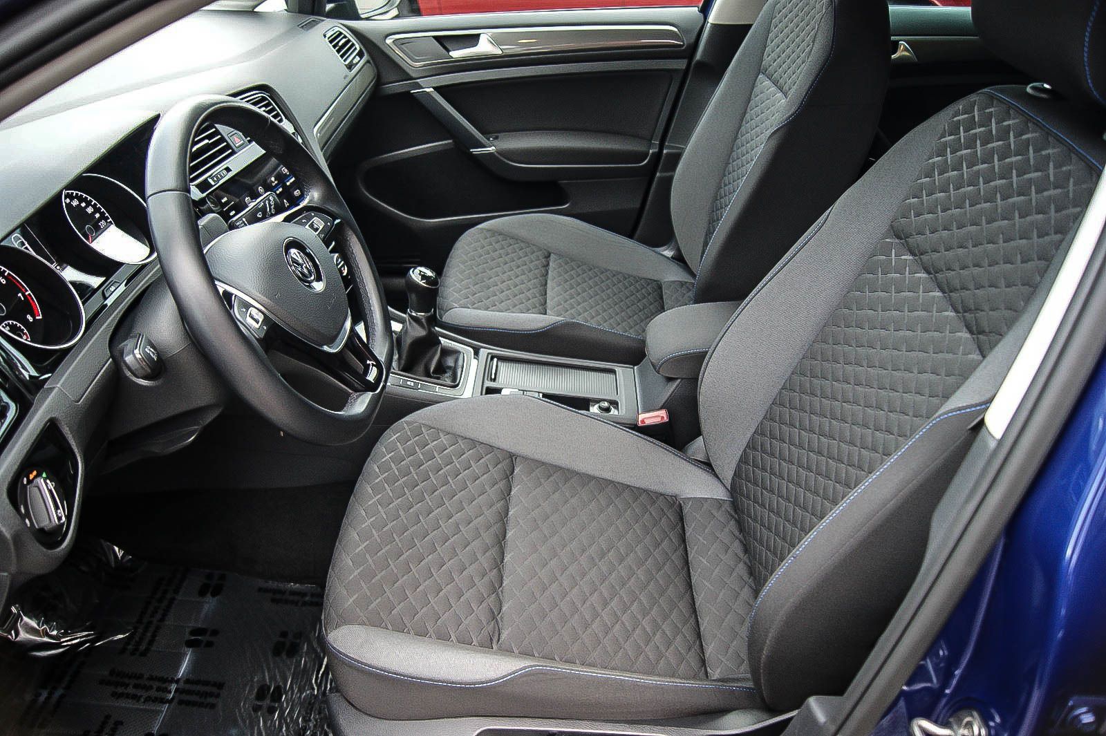 Fahrzeugabbildung Volkswagen Golf VII Variant 1.0 TSI Join NAVI PDC SZHG AHK