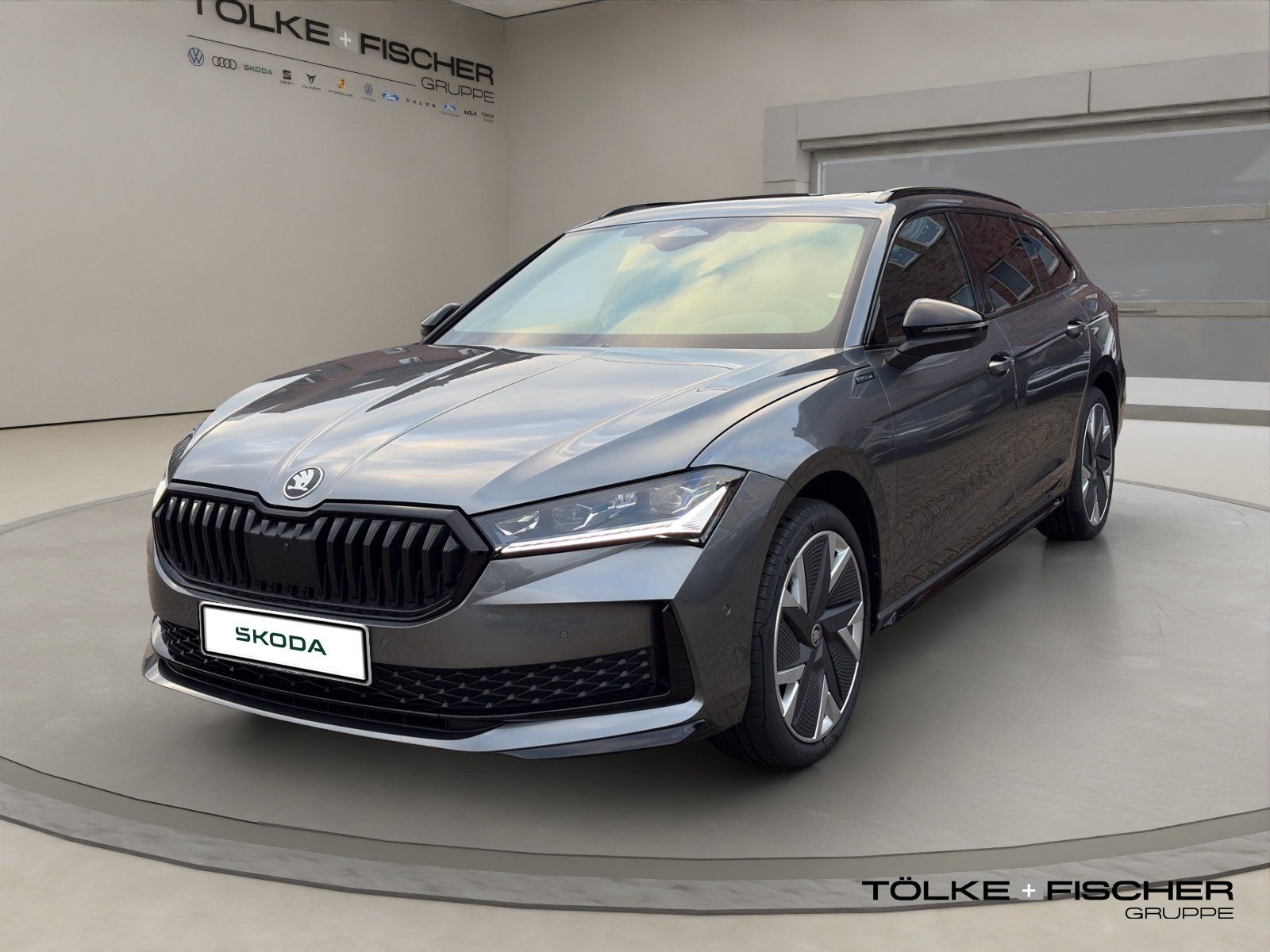 Skoda Superb Combi Sportline DCC AHK Navi Pano eHeck