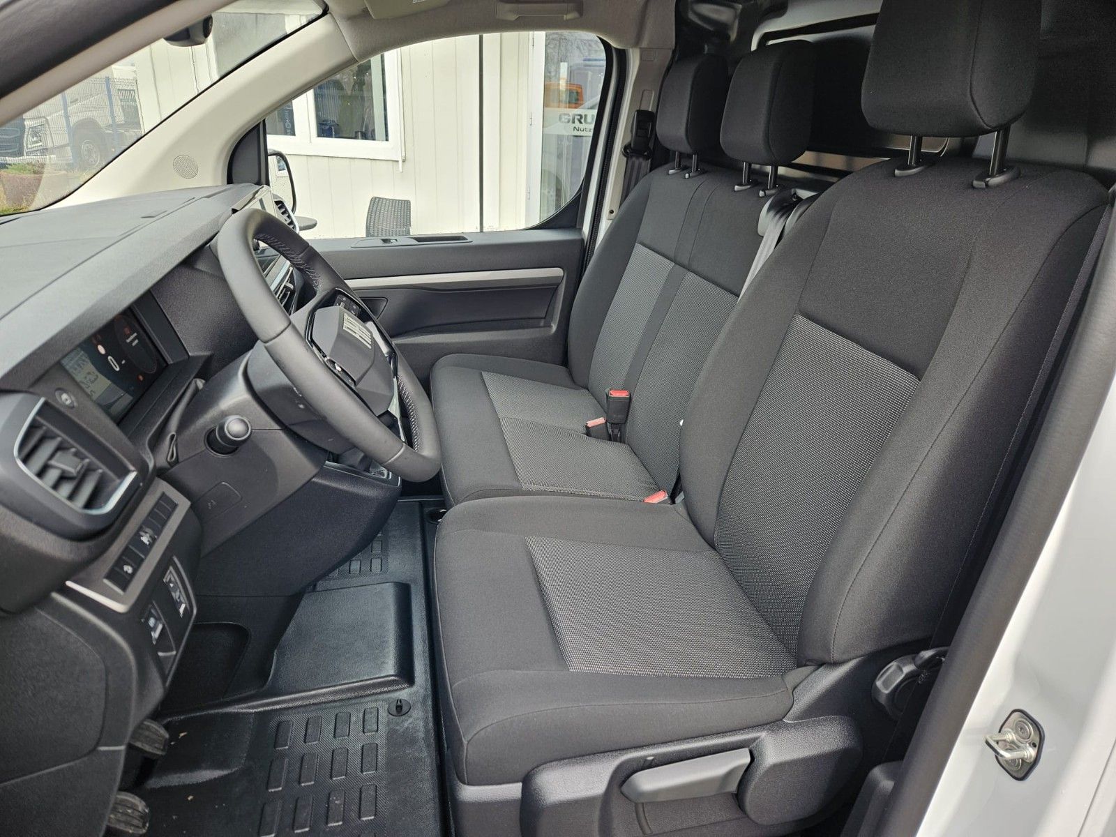 Fahrzeugabbildung Fiat Scudo Kastenwagen L3 145 PS/Comfort Paket