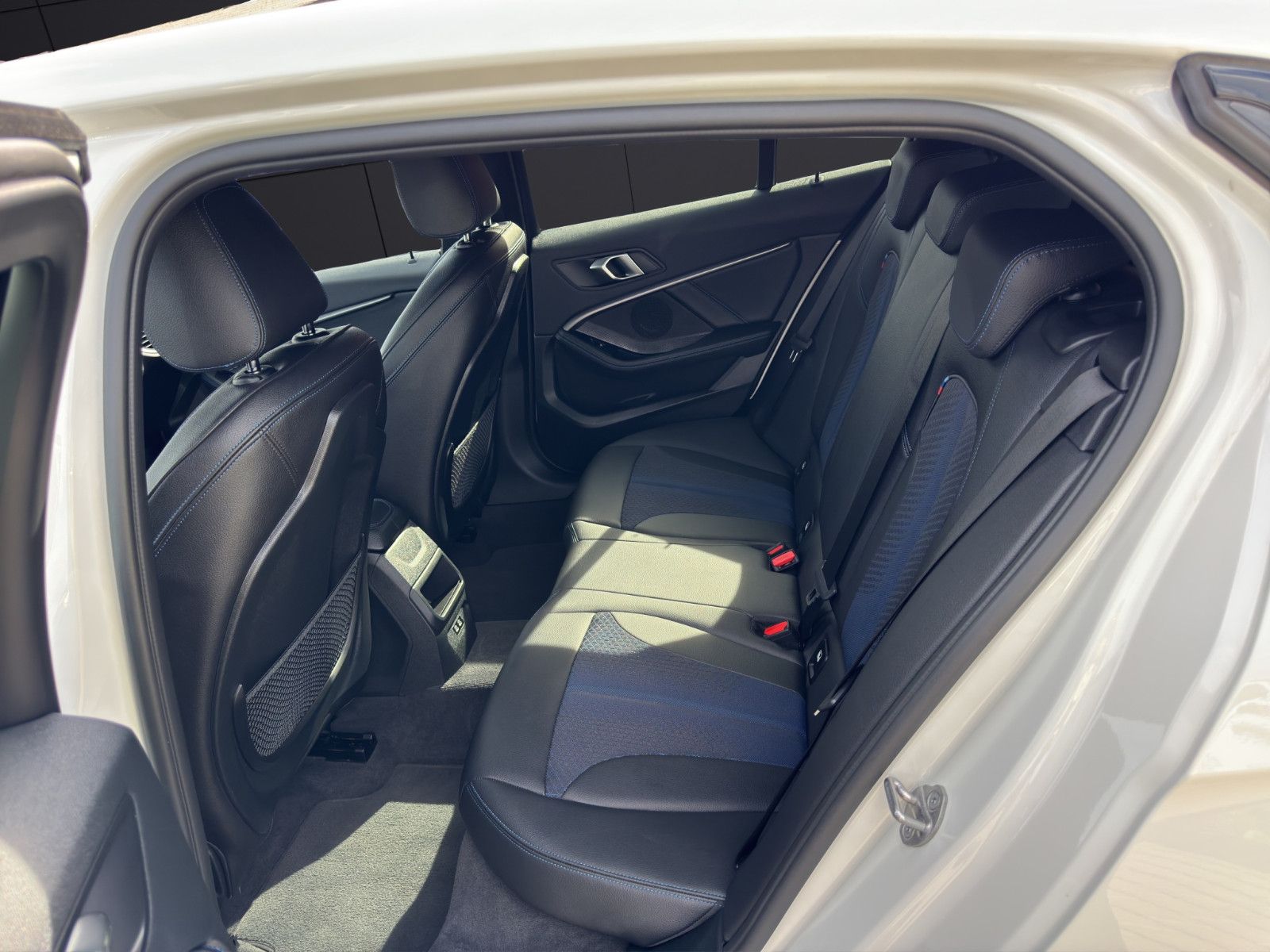 Fahrzeugabbildung BMW 118 i M Sport/Tempo/Navi/Ambiente/Apple CarPlay