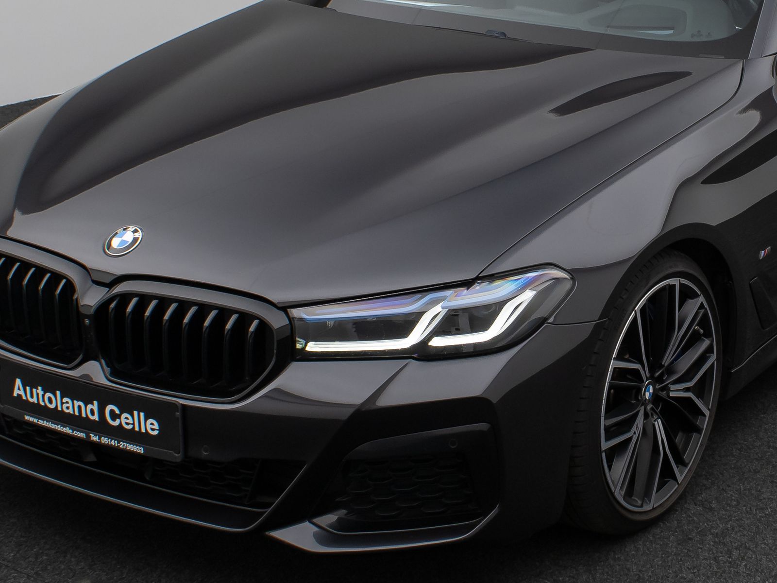 Fahrzeugabbildung BMW M550i xD Laser SoftClos 360°HUD DAB H/K DisplKey