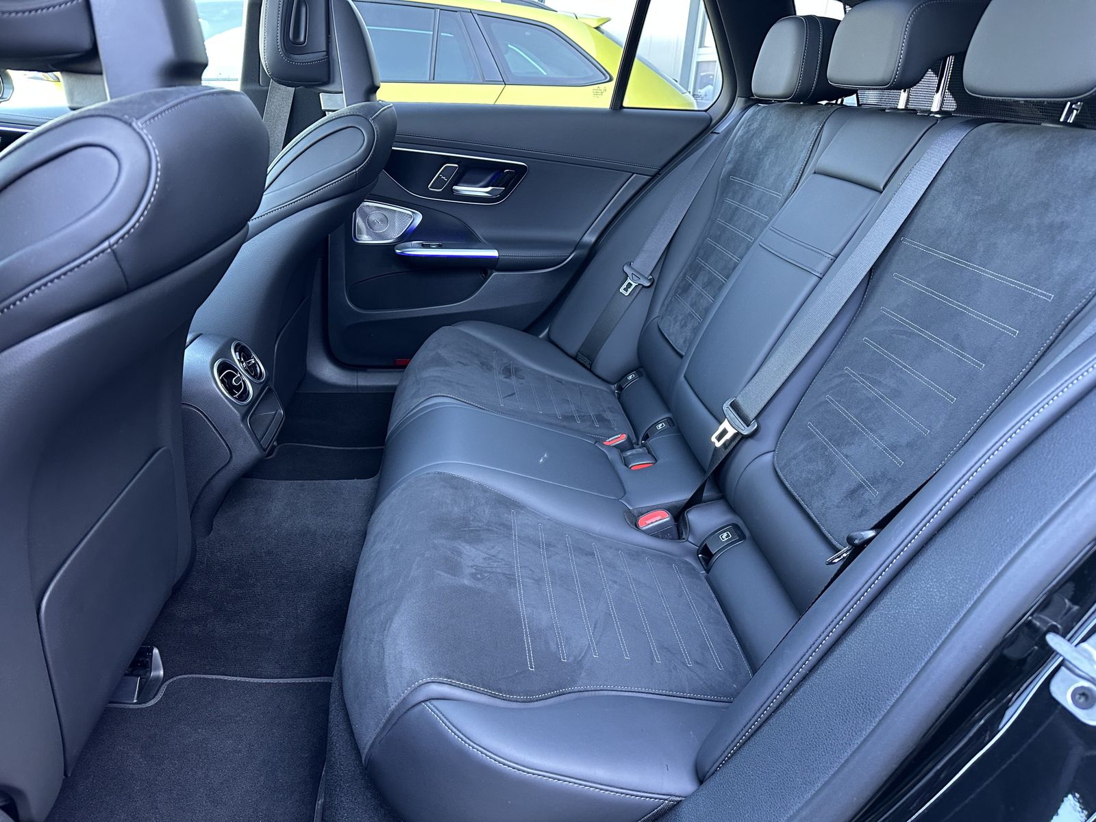 Fahrzeugabbildung Mercedes-Benz C 220d T Edition AMG Line NAV+LED+PANO+BURMESTER