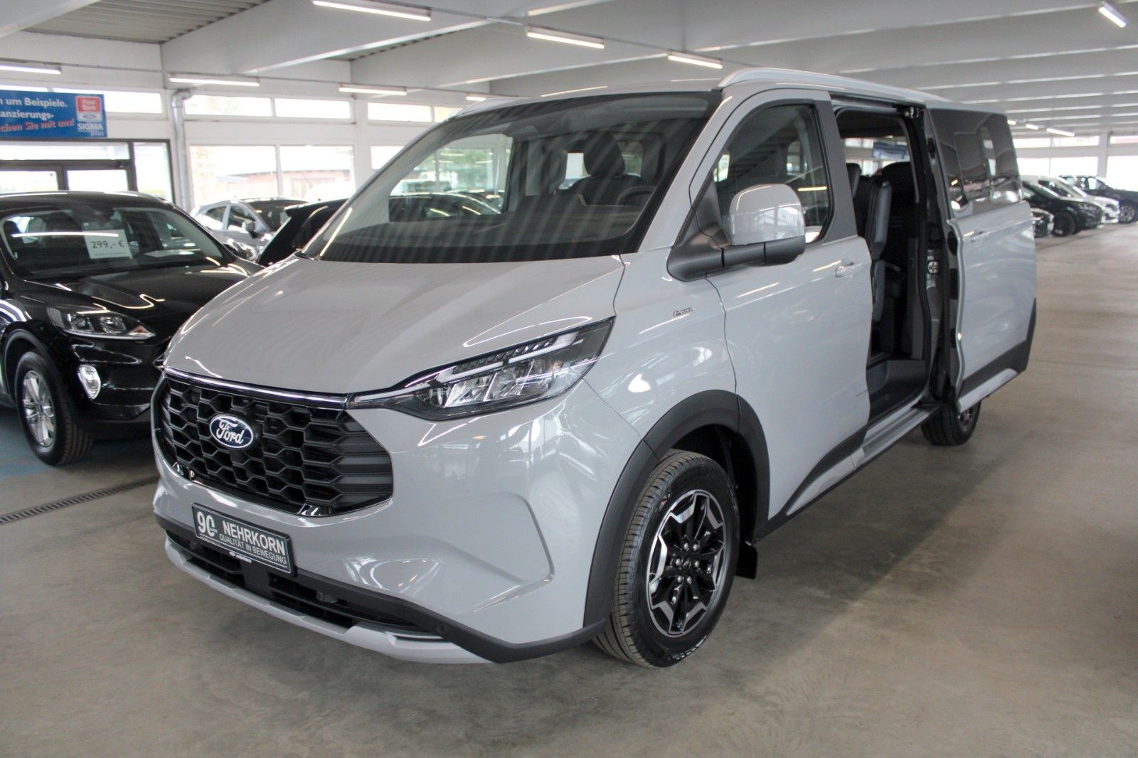 Fahrzeugabbildung Ford Tourneo Custom PHEV ACTIVE 8-Sitzer B&O NAVI LED