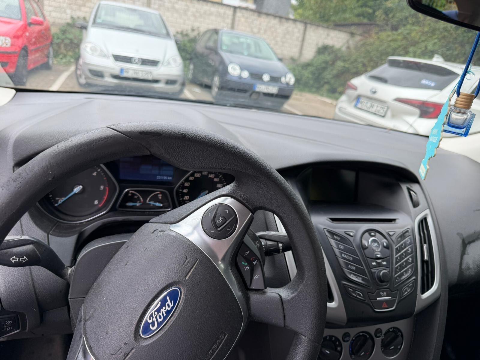 Ford Focus 2012 — photo 10