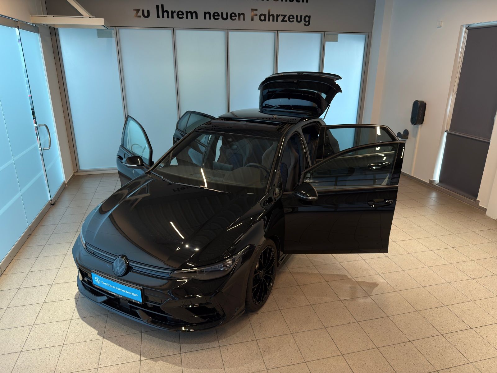 Volkswagen Golf VIII 2.0 TSI R Black Edition 4Motion foto 2
