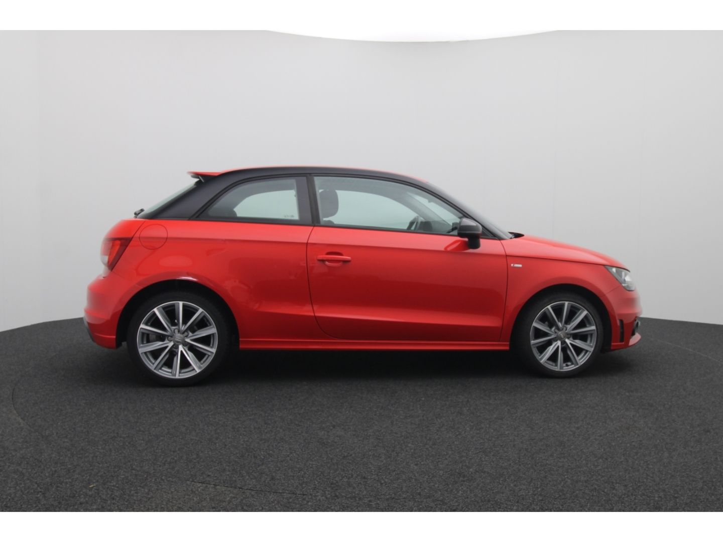 Fahrzeugabbildung Audi A1 1.6 Attraction Klimaauto SHZ Einparkhilfe