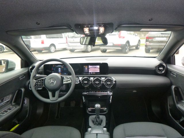 Fahrzeugabbildung Mercedes-Benz A 180 Limousine >NAV/LED/KAM/PDC/SHZ<