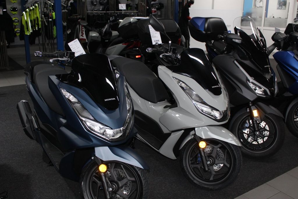 Sonnder Brandneue Honda 125 Roller Fahrspas Auf Zwei Radern