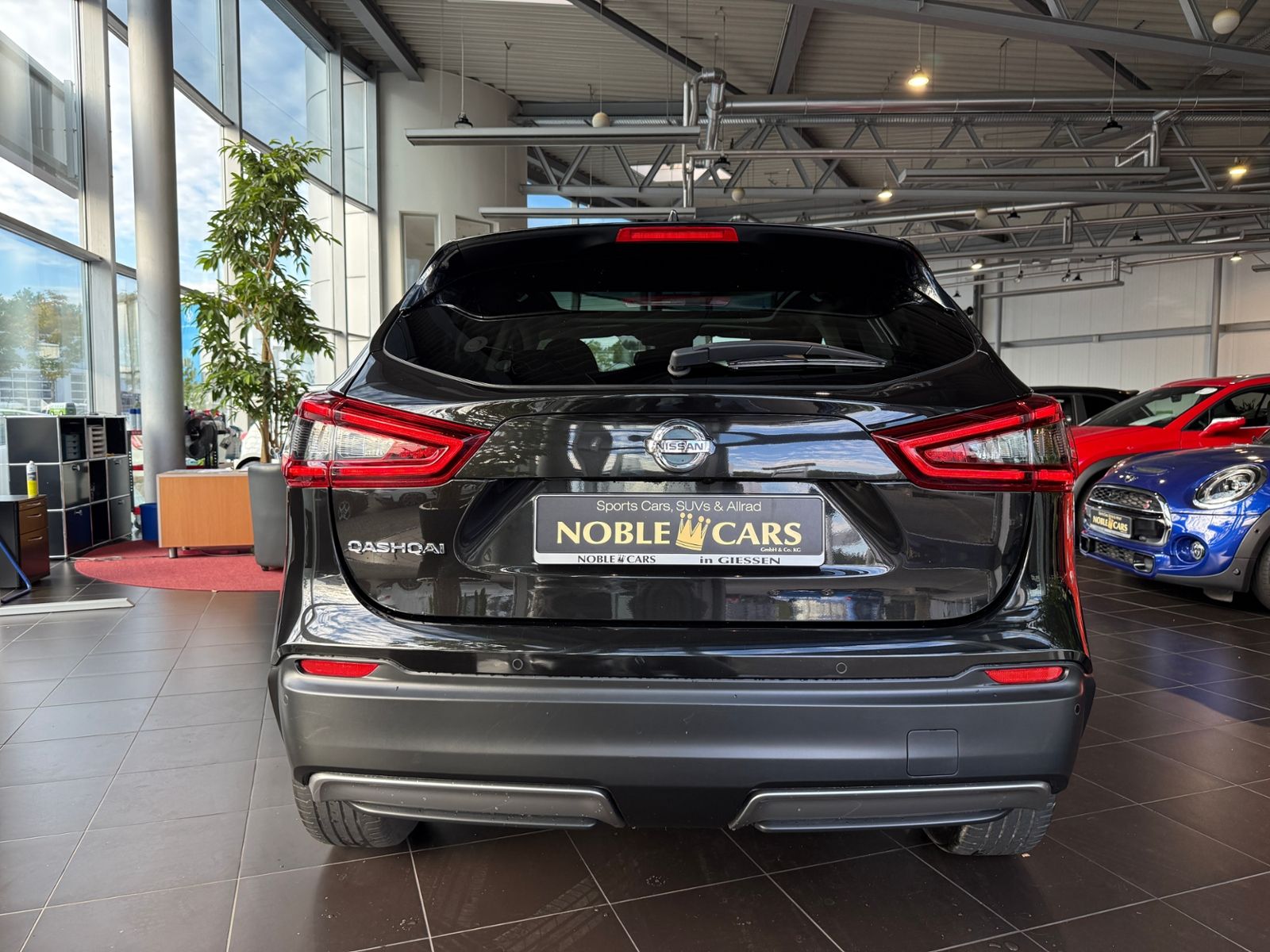 Fahrzeugabbildung Nissan Qashqai 1.3 DIG-T DCT ZAMA PANO NAV SHZ
