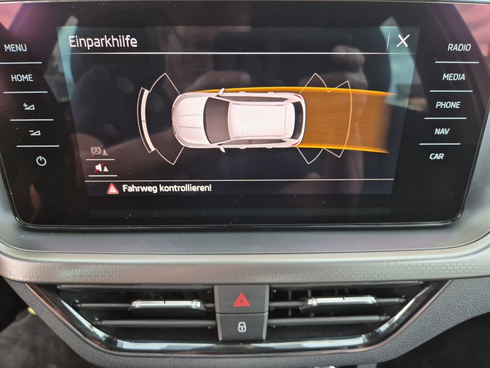 Fahrzeugabbildung SKODA Kamiq TSI Clever LED Navi AID GRA PDC SH LM