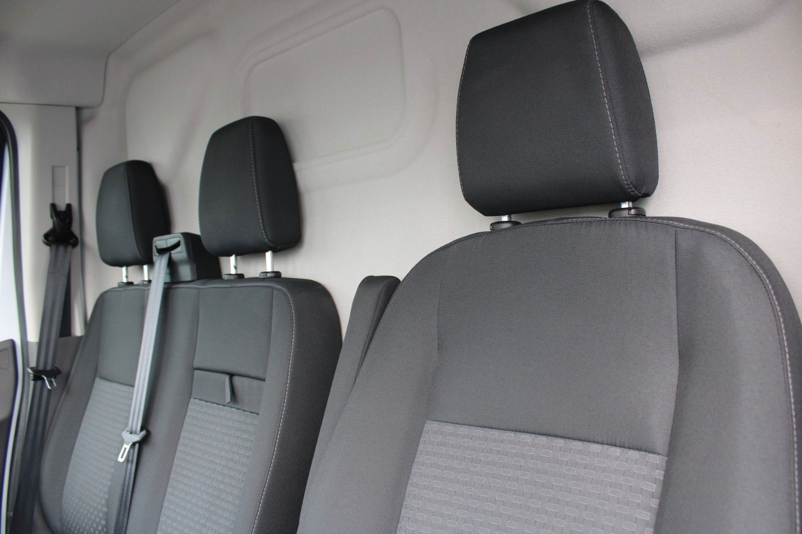 Fahrzeugabbildung Ford Transit 330 L2 TREND Kasten KLIMA AHK