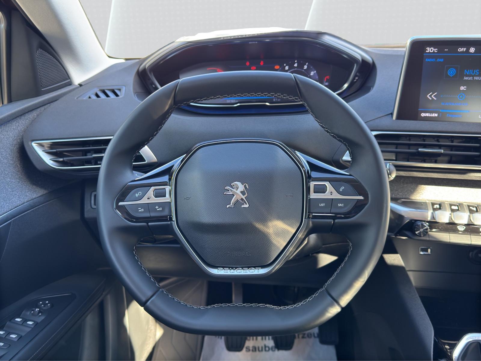 Peugeot 3008 1.2 PureTech 130 Allure Full LED, wenig KM
