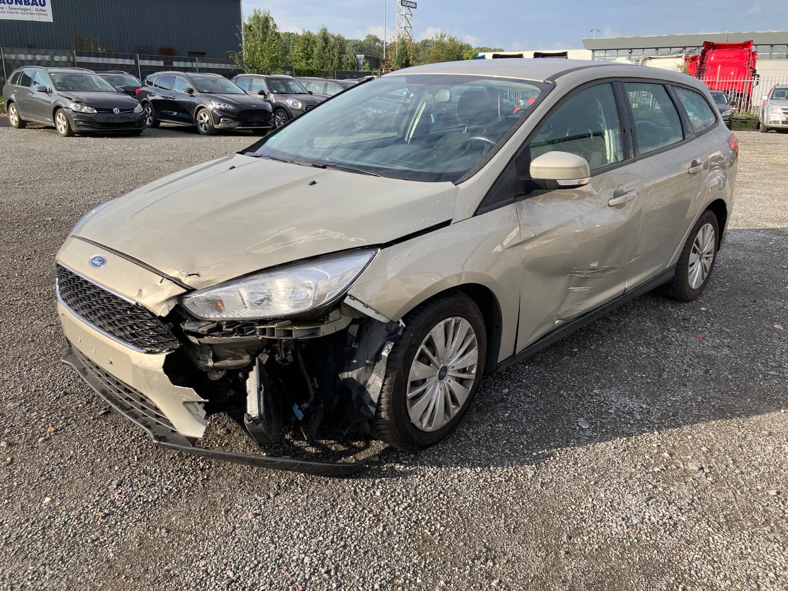 Ford Focus 2015 — interior