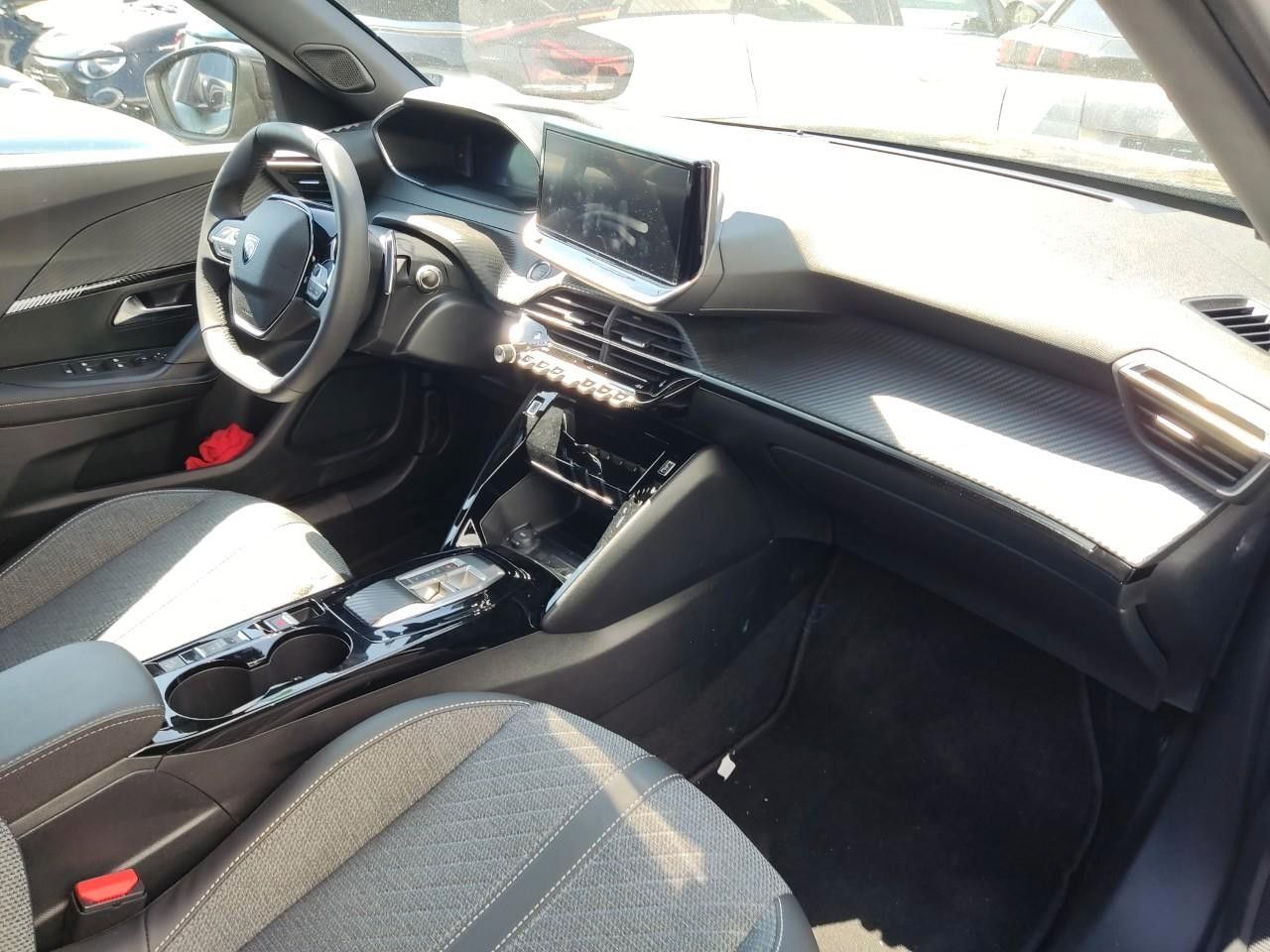 Fahrzeugabbildung Peugeot 2008 1.2T ALLURE 8-EAT NAVI/LED/VIRT./SPORT/SHZ