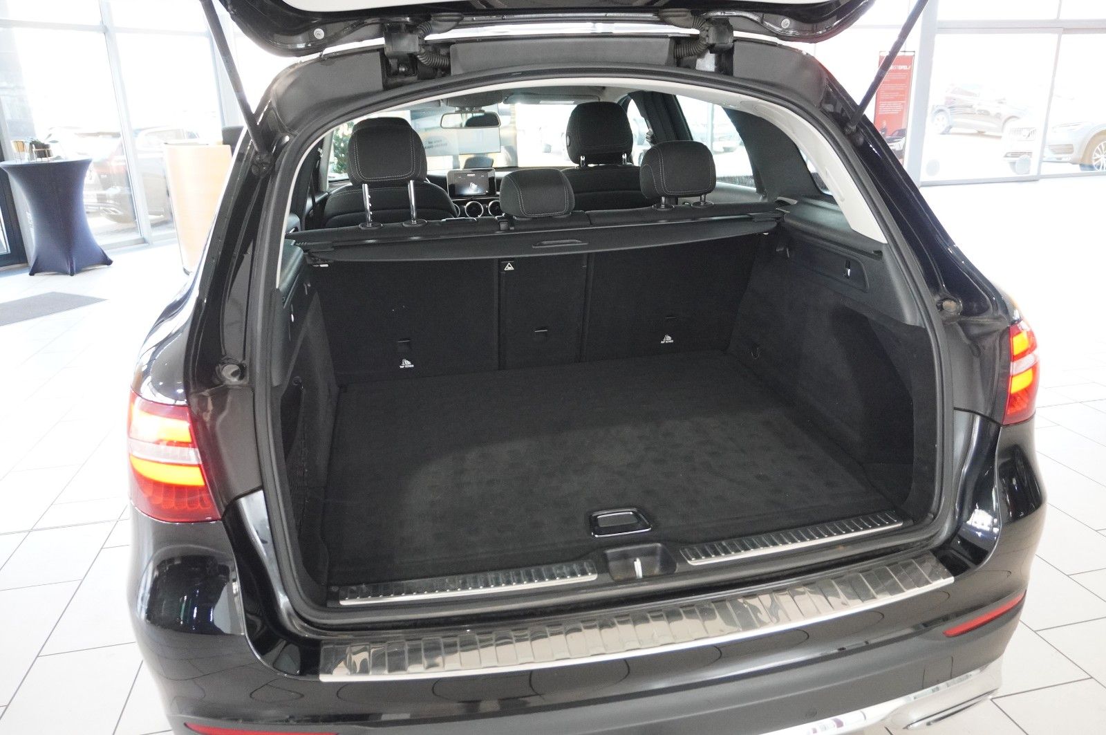 Fahrzeugabbildung Mercedes-Benz GLC 220D EXCLUSIVE 4-MATIC NAVI/LED/SHZ/TEMP/AHK