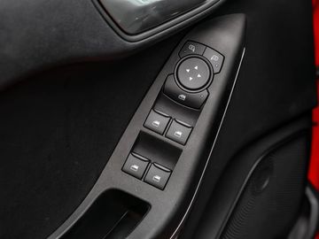 Ford Fiesta Titanium Abstandstempomat LED Sitzheizung