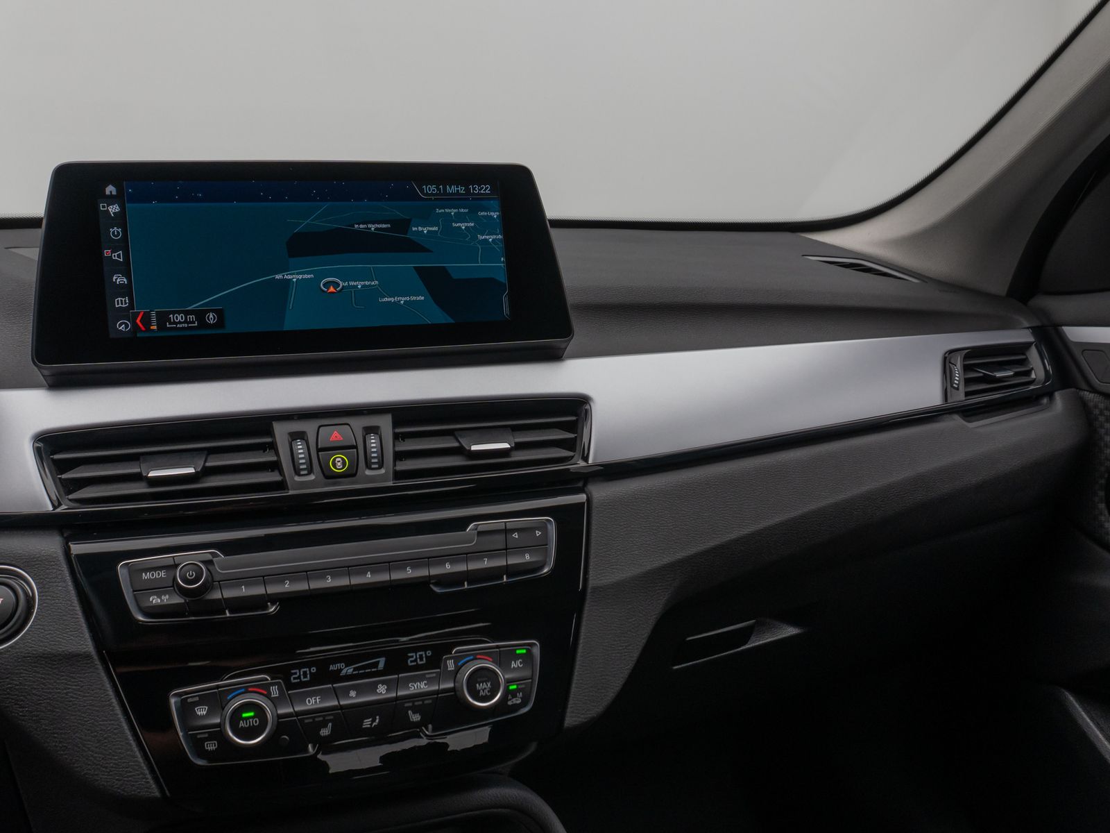 Fahrzeugabbildung BMW X1 sD20i Kamera HUD DAB Alarm Geschwindigkeitsre