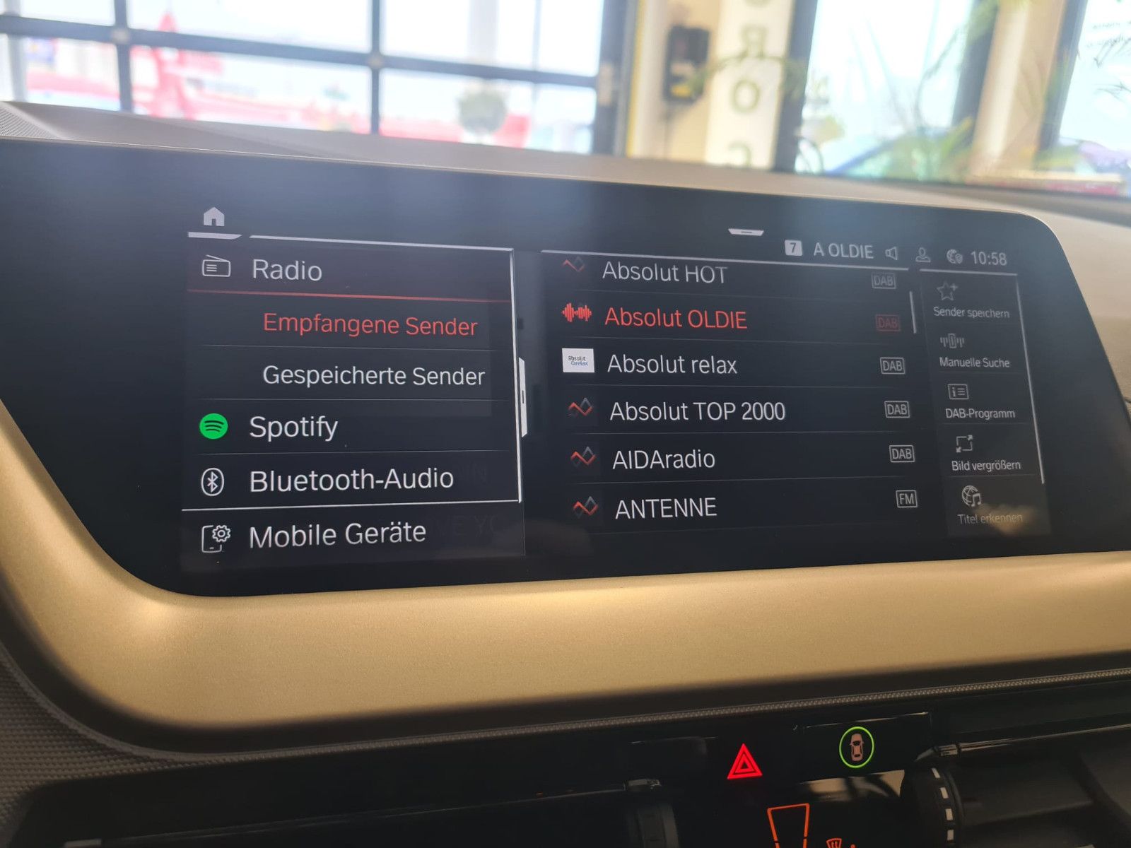 Fahrzeugabbildung BMW 118i Advantage / 1. Hand / LED / NAVI