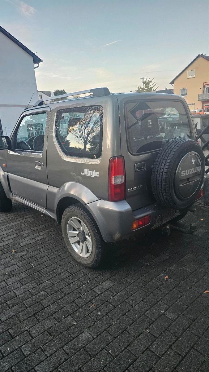 Suzuki Jimny 2009 — engine 86 HP (63kW)