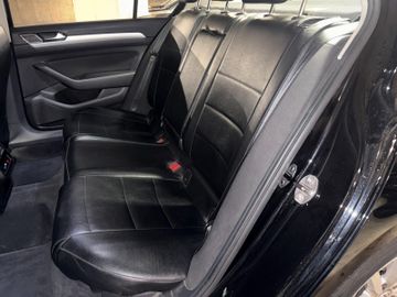 Volkswagen Passat - 12